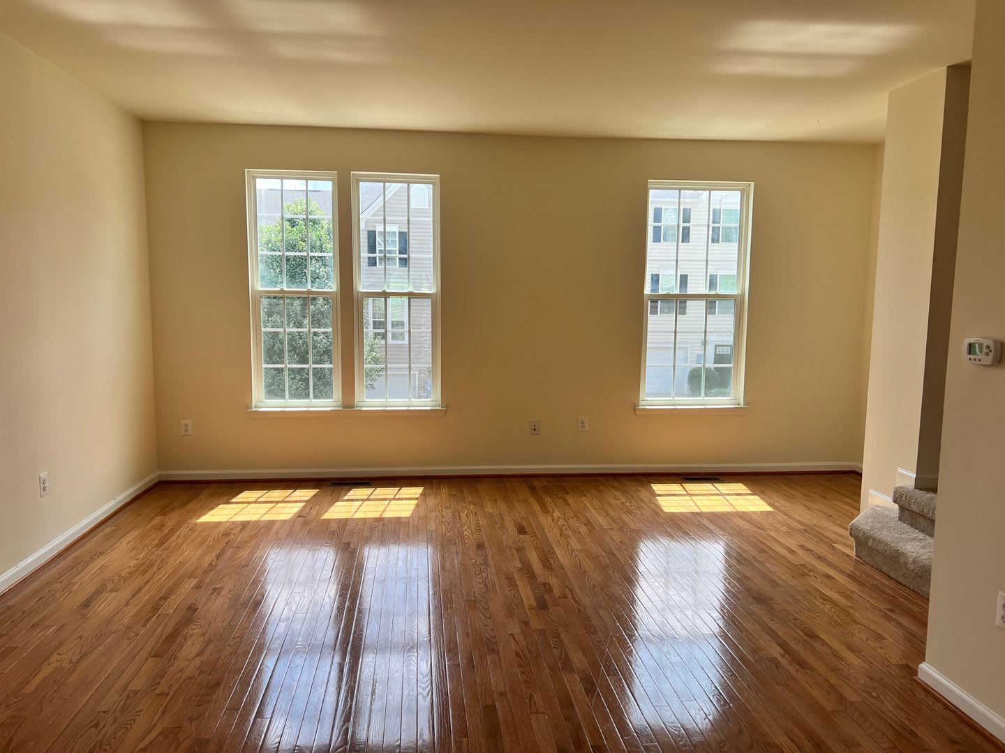Stylish 3-Level Townhome with Garage in Riverwood – photo 4