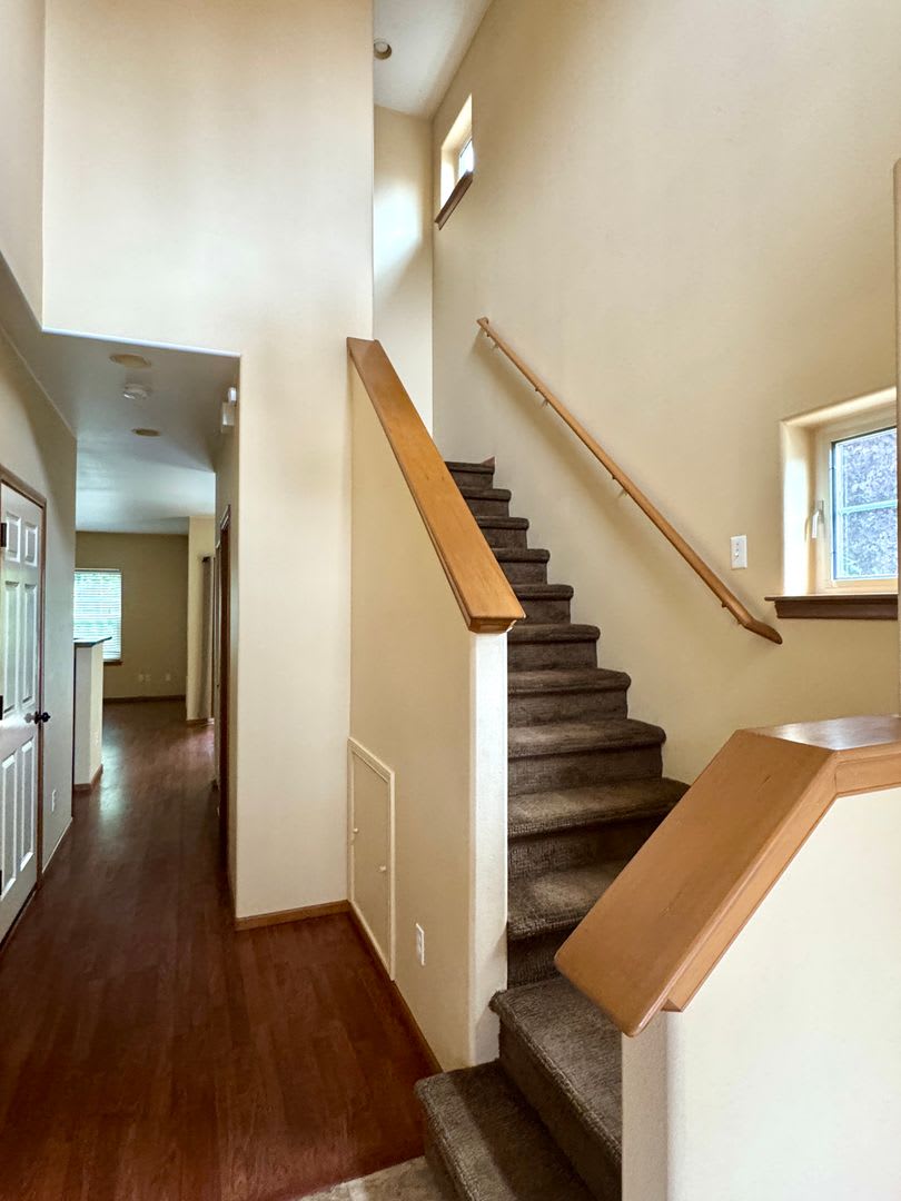 in town Kingston 3 bedroom townhome now available – photo 3