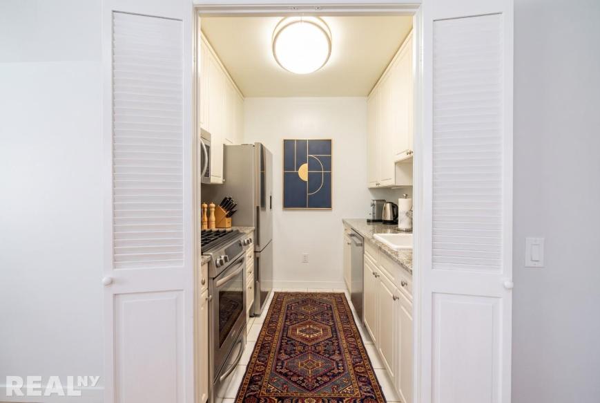 101 W 55Th St – photo 5