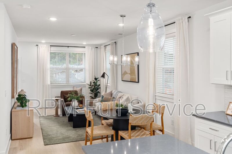 708 N Dupont Avenue – photo 5
