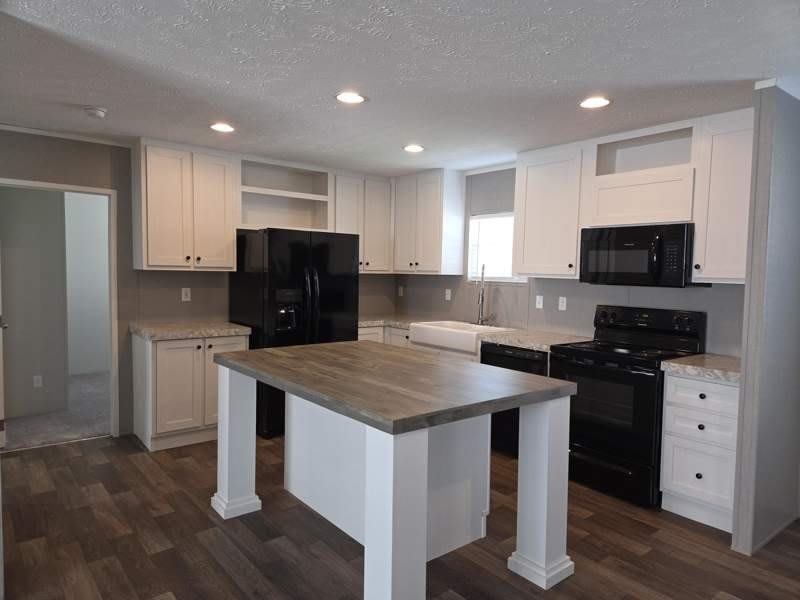 58 Charles Avenue – photo 2