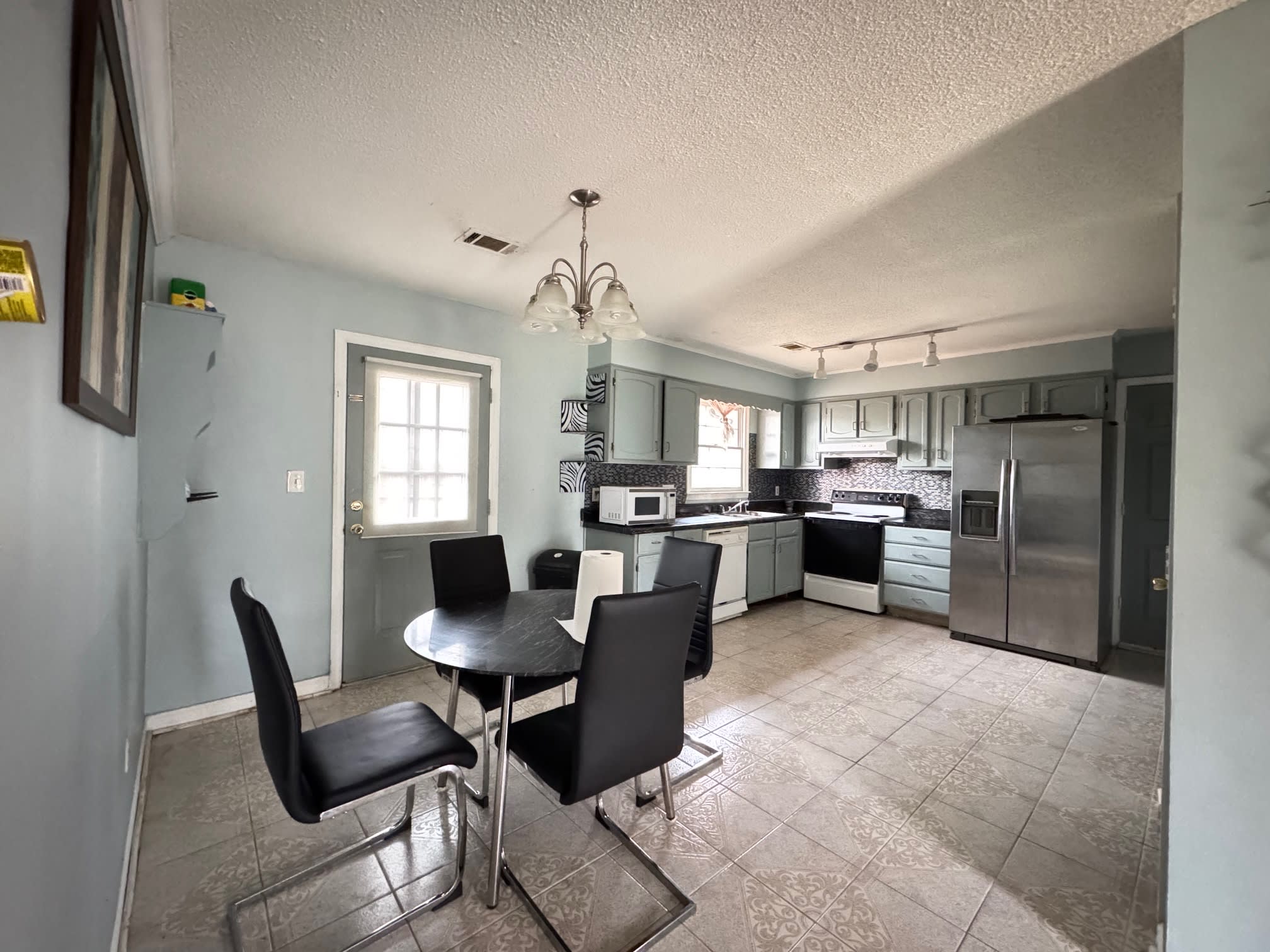 8027 Country Oaks Road – photo 4