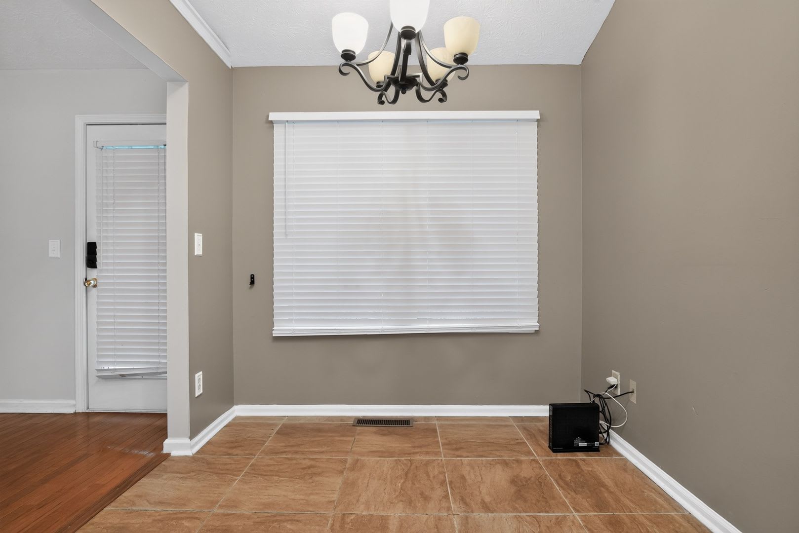 Spacious 5BR House in Ellenwood – photo 4
