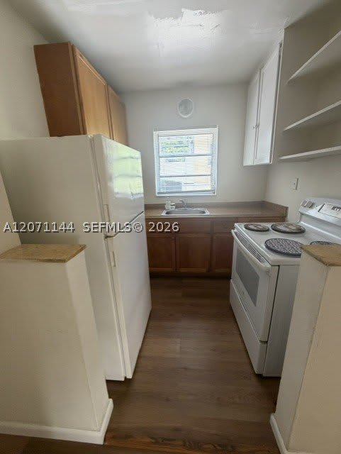 910 S Douglas Rd – photo 3