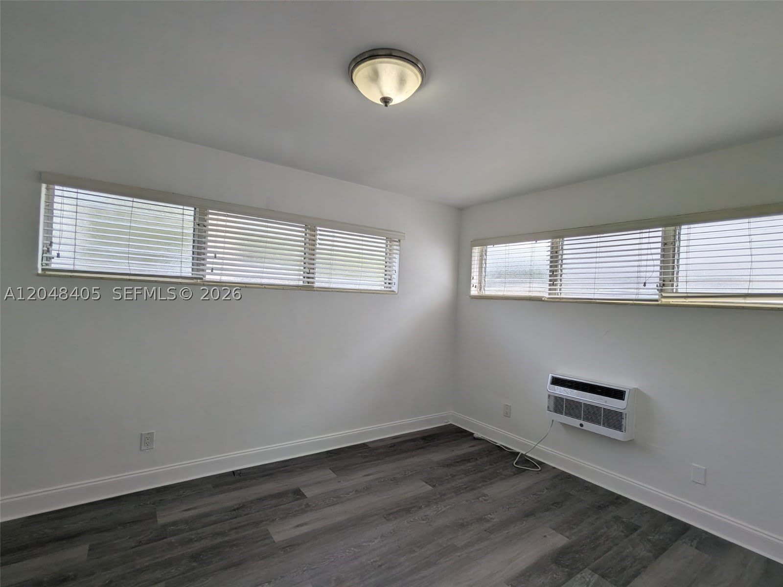 7815 Crespi Blvd – photo 2