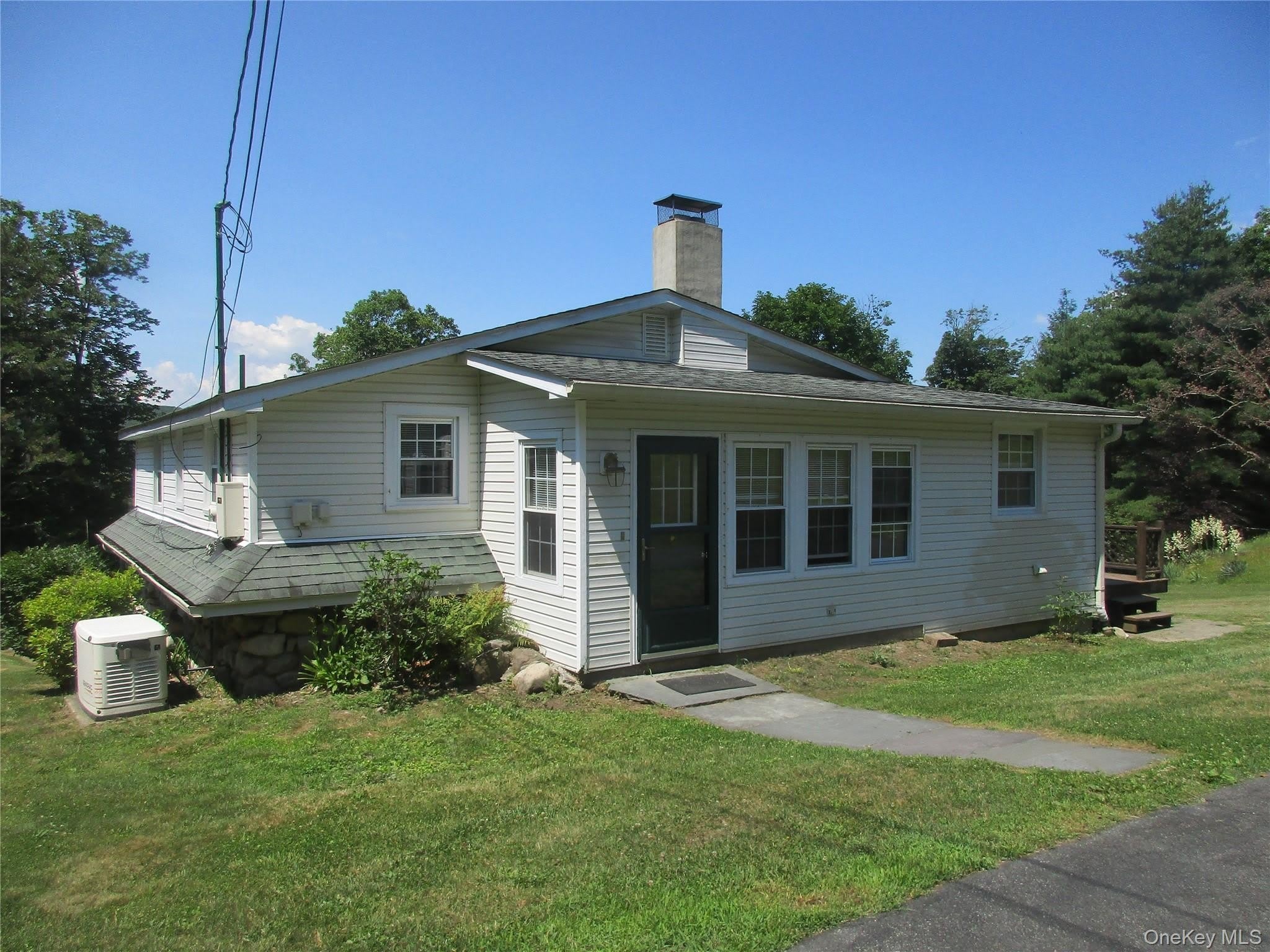 44 1/2 Academy Avenue – photo 5