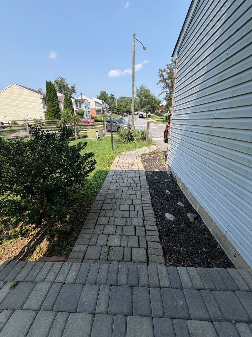 Spacious 2 BD, 2 bath Finished basement, Central Air and Garage!!! – photo 3
