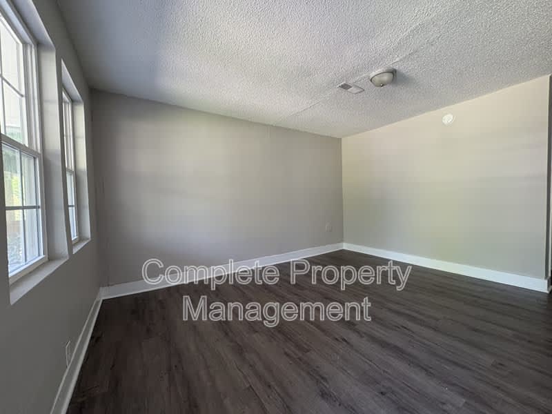 725 Avenue G – photo 2