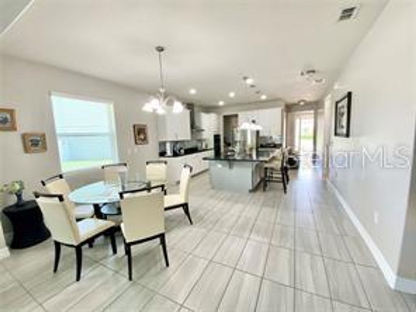 Stunning 4 bedrooms 3 bathroom home in sought after gated community! – photo 5