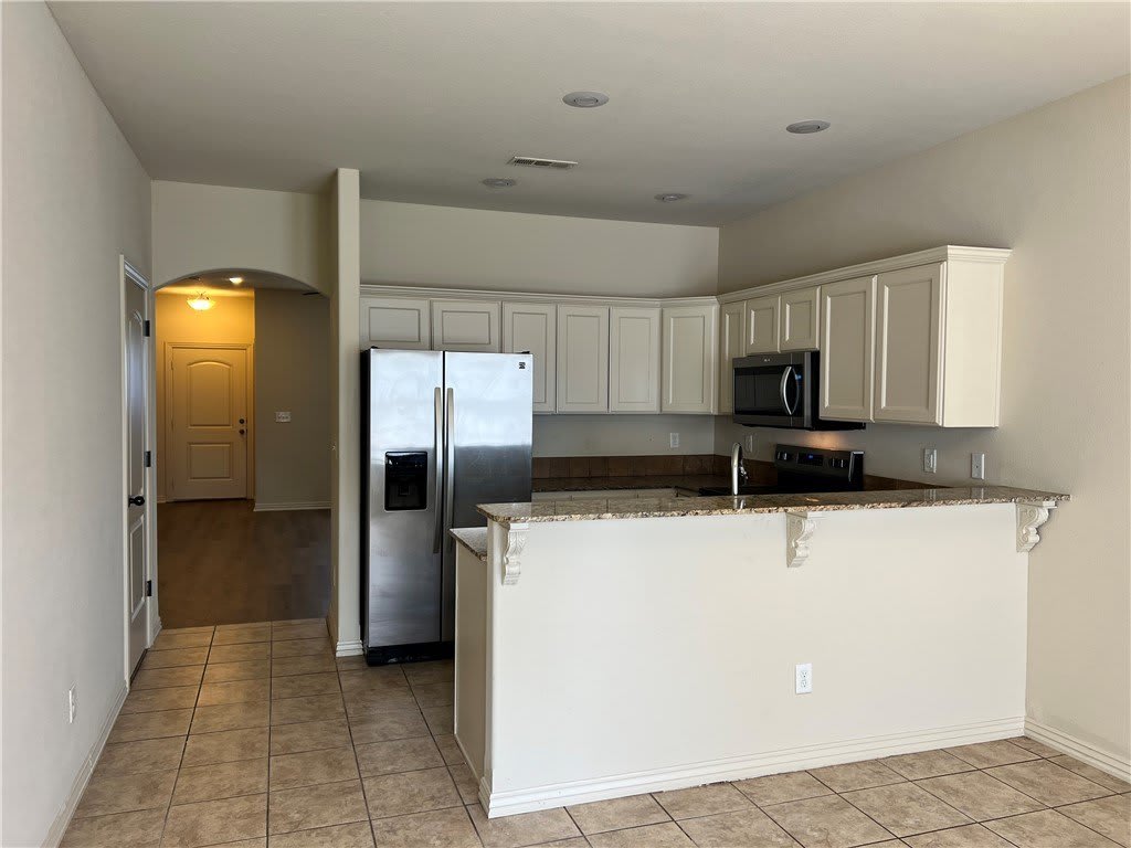 930 Kensington Drive – photo 4