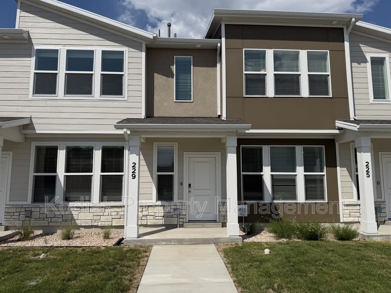 229 W 925 N – photo 1