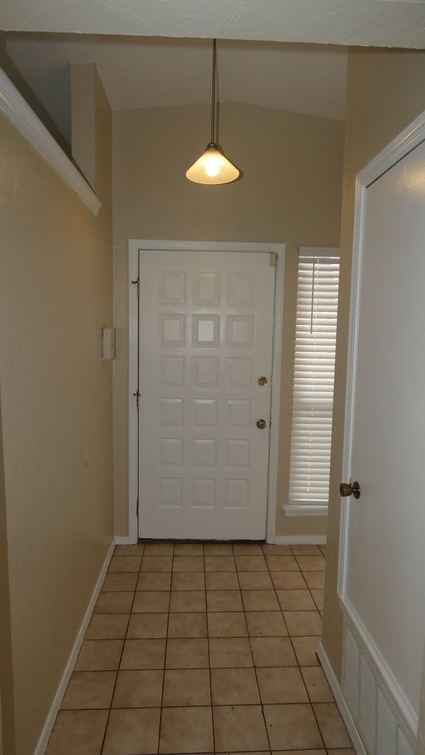 2512 SW 39th St. – photo 3