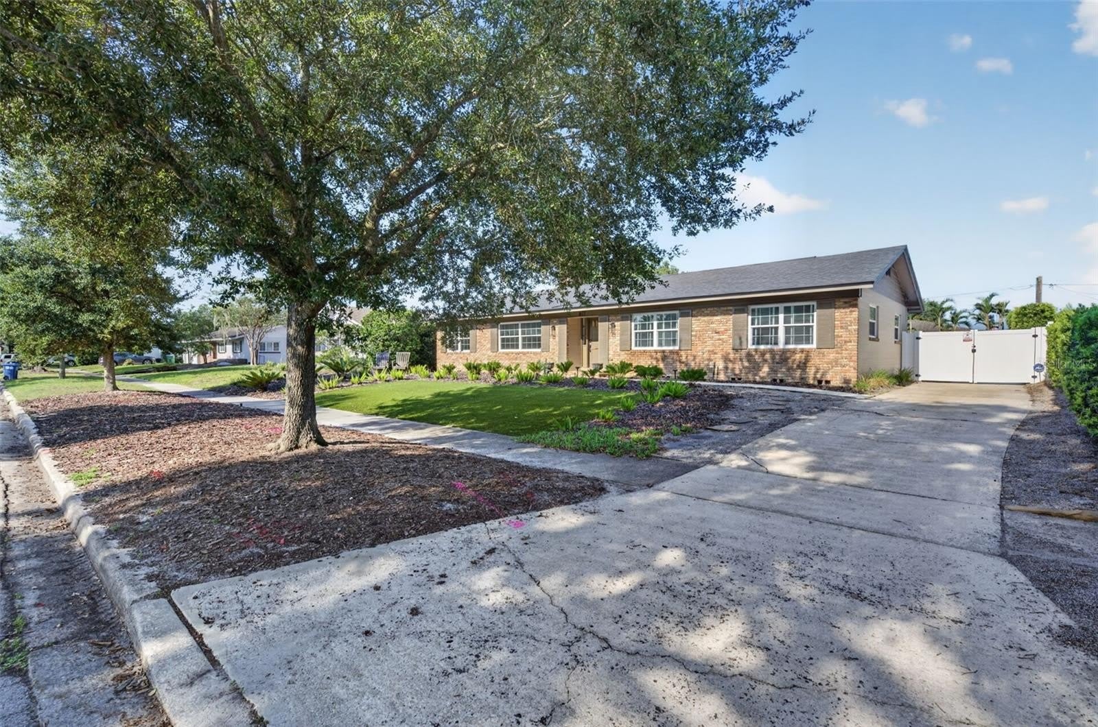 677 SELKIRK Drive – photo 4