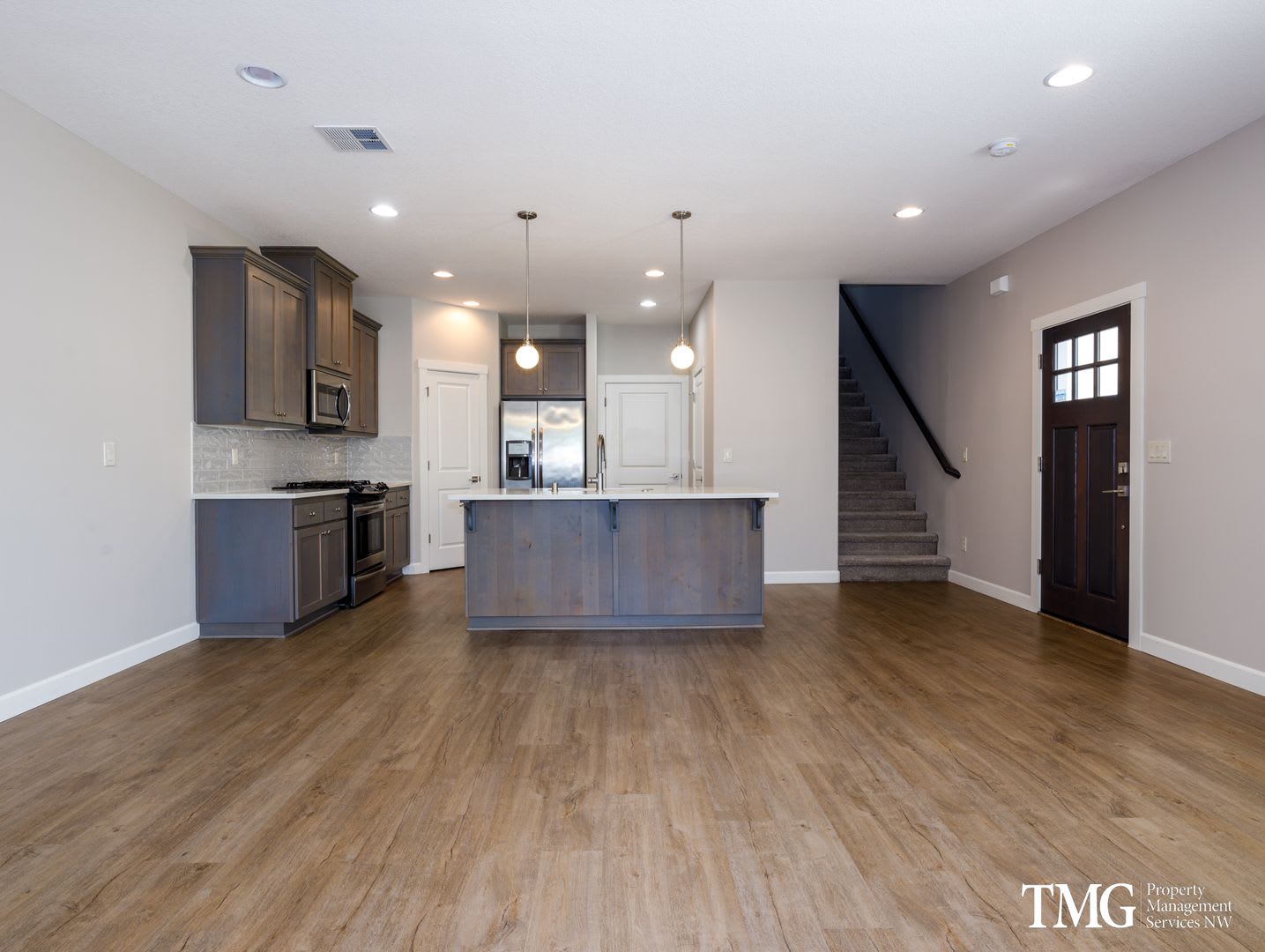Pre-Leasing 3 Bedroom Townhome W/Garage – photo 2