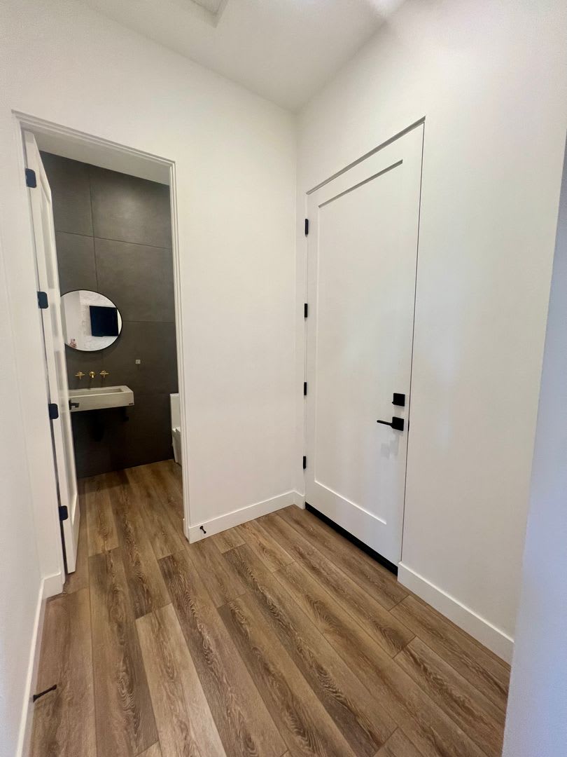 Unfurnished, 1-Year Long-Term Rental – photo 5