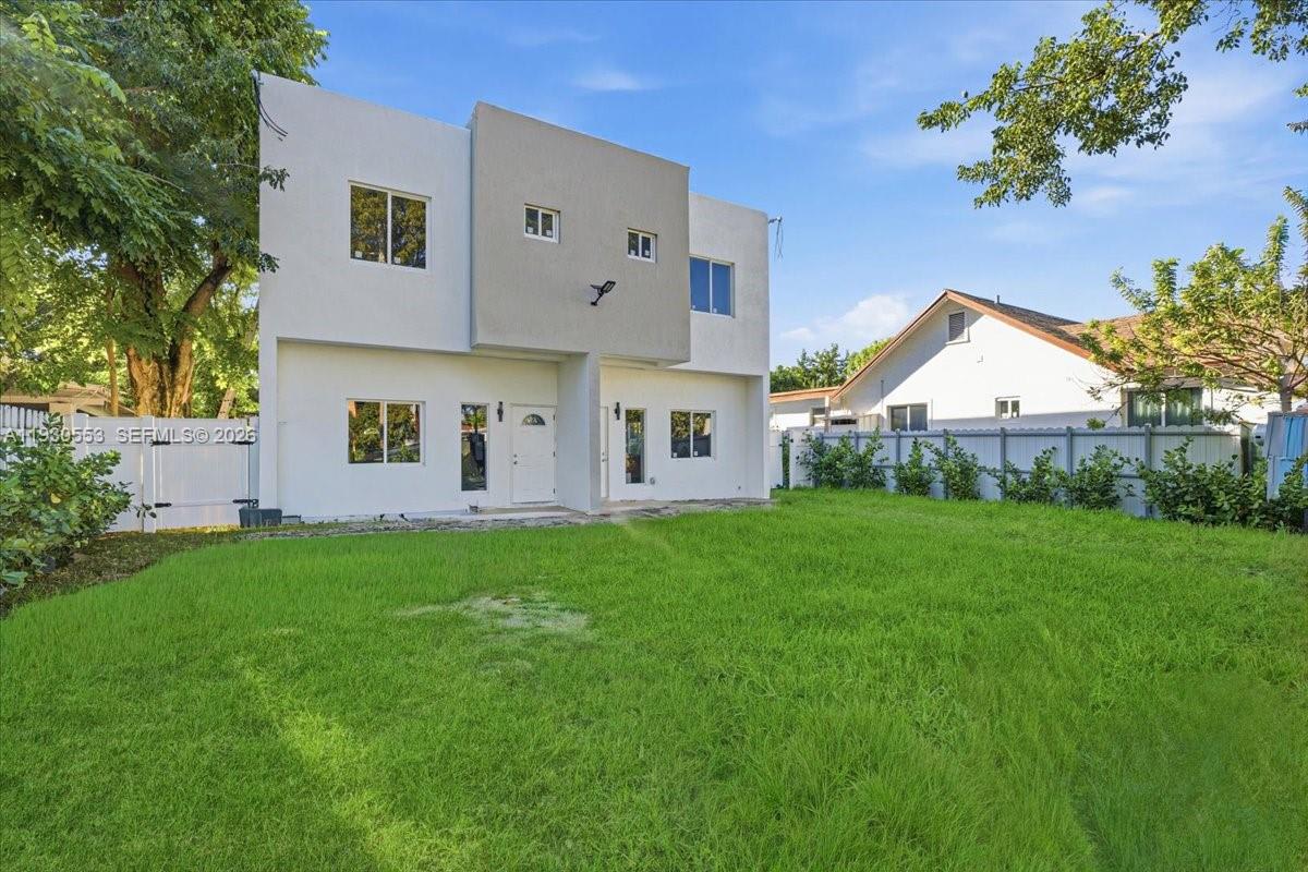 1126 Nw 28th St – photo 1