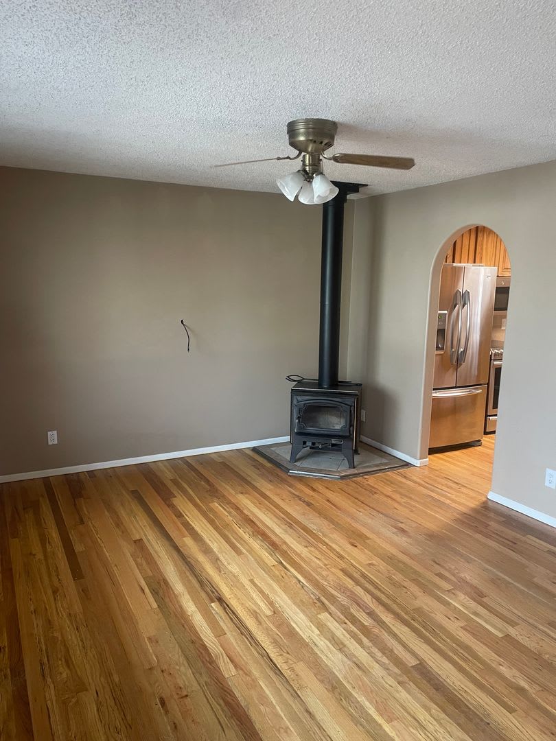Charming and Updated 3 bed w/ Basement home in fantastic location! – photo 3