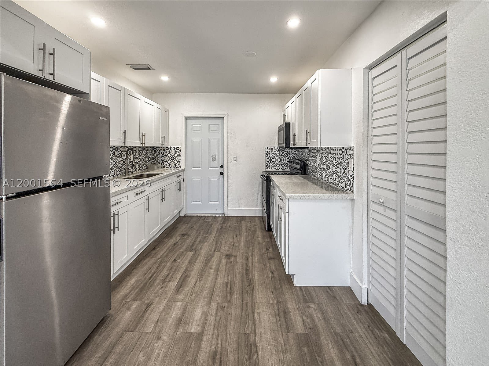 2620 NW 18th Ter – photo 3