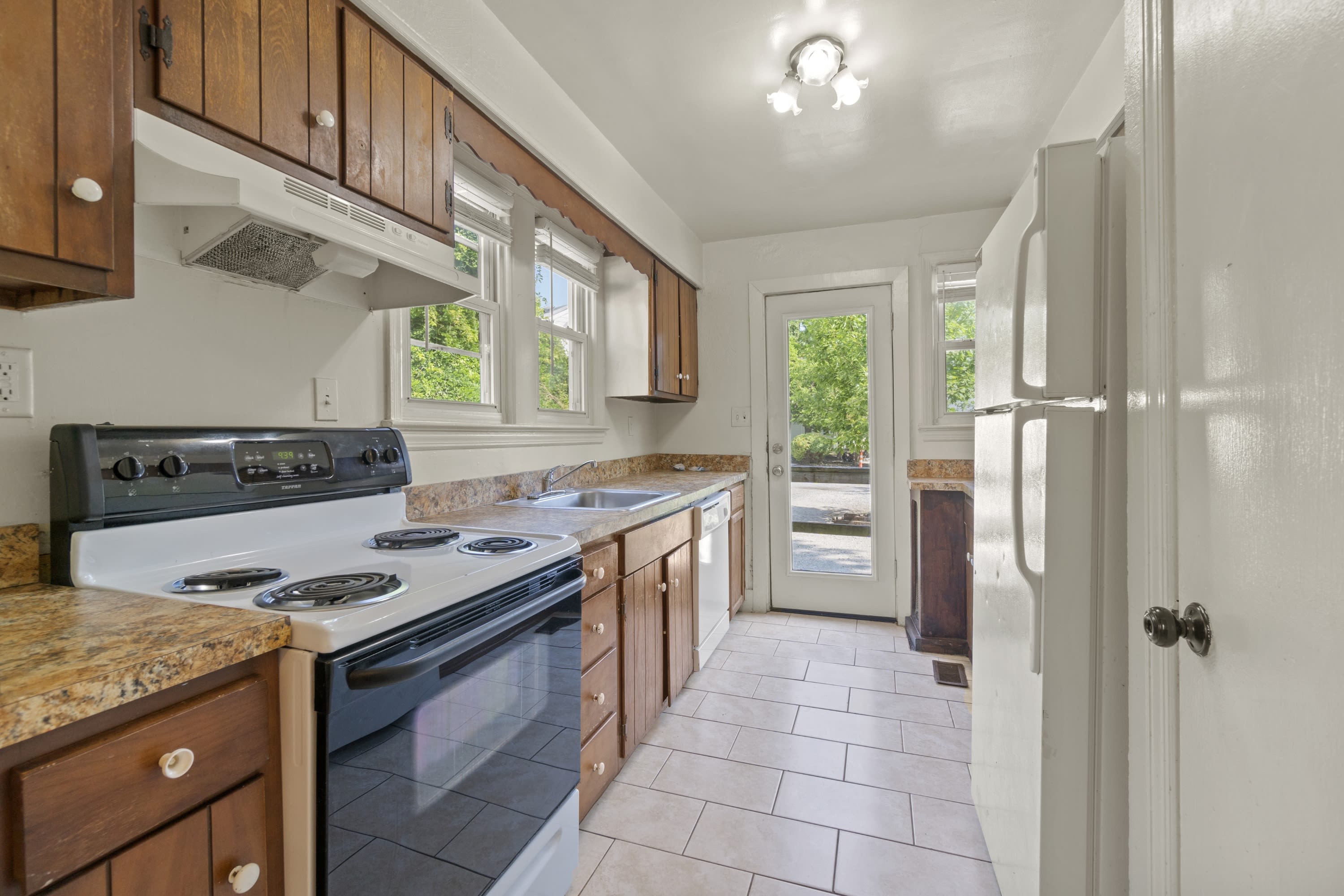 4610 Calvert Road – photo 4