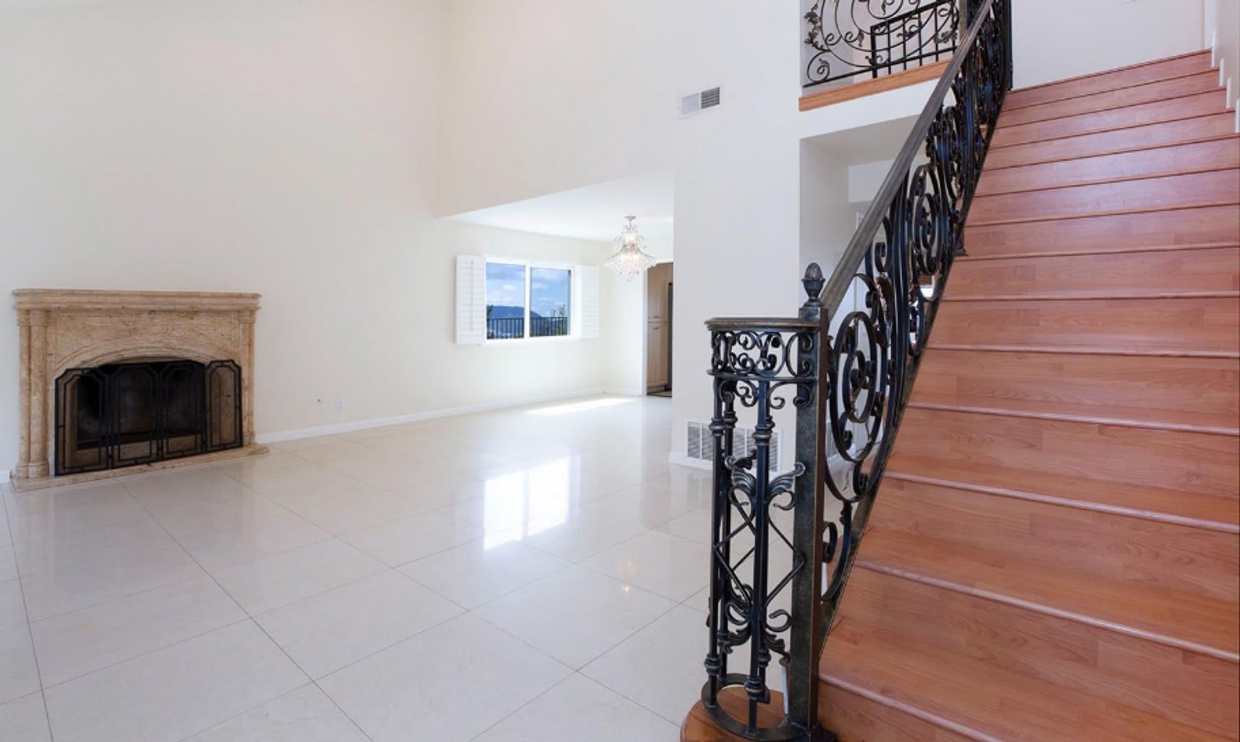 Luxury Home with Spectacular View – photo 3