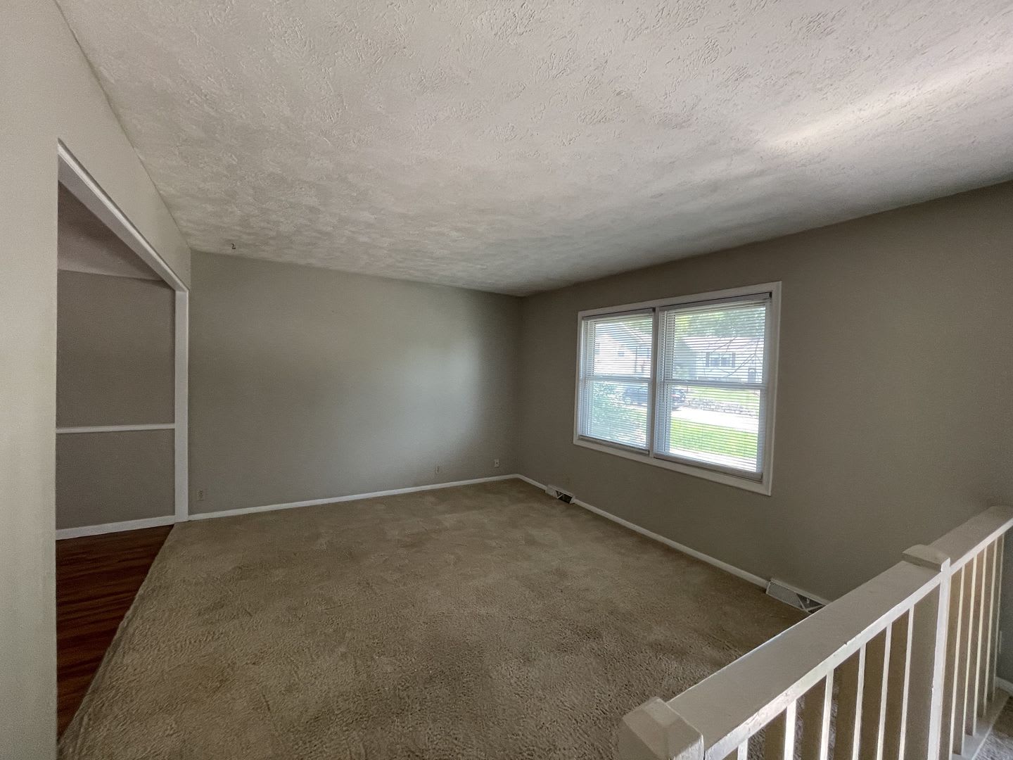 15112 Lincoln Cir – 3 Bed/2 Bath Split Entry in Millard School District – photo 3