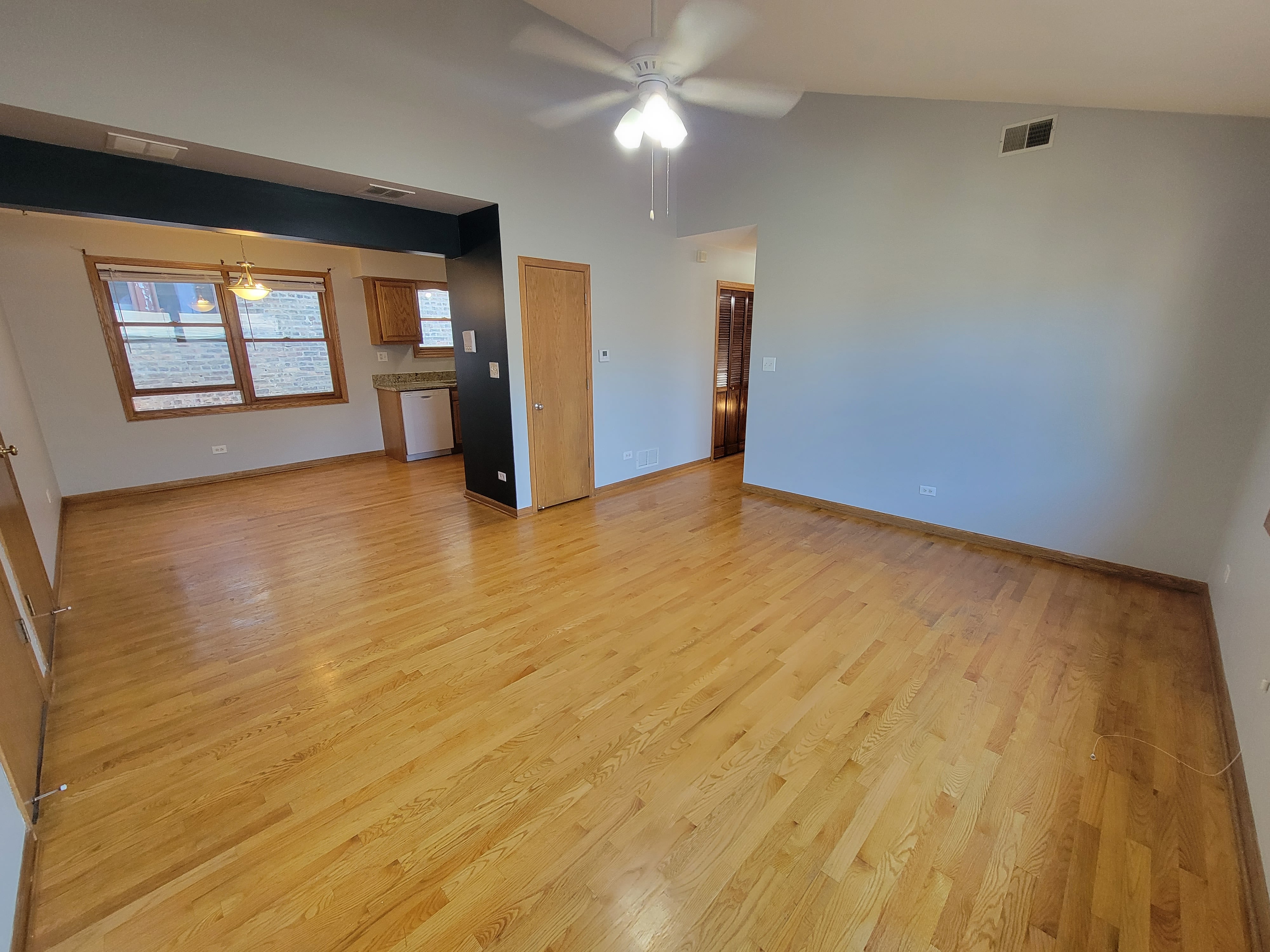 7411 N Claremont Ave – photo 4