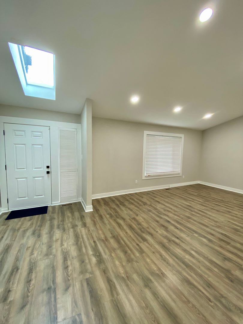 Spacious Inside and Out! 5 bed 3 bath Home in 80907! – photo 4