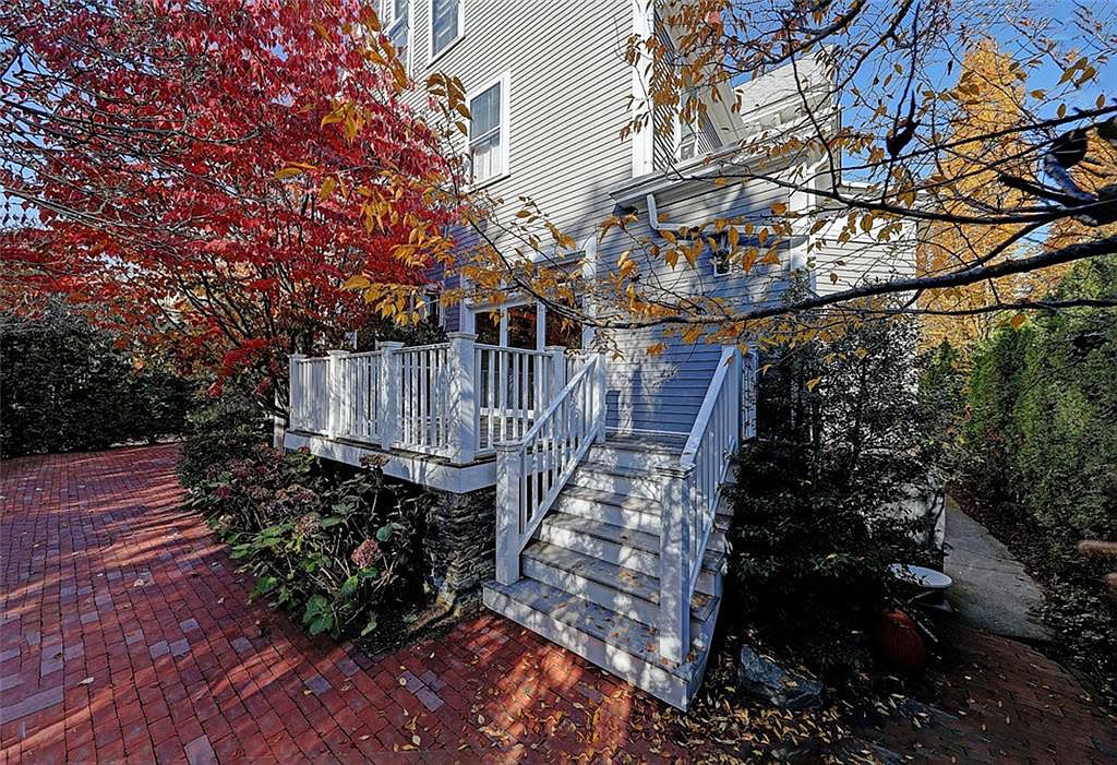 123 Benevolent Street – photo 3