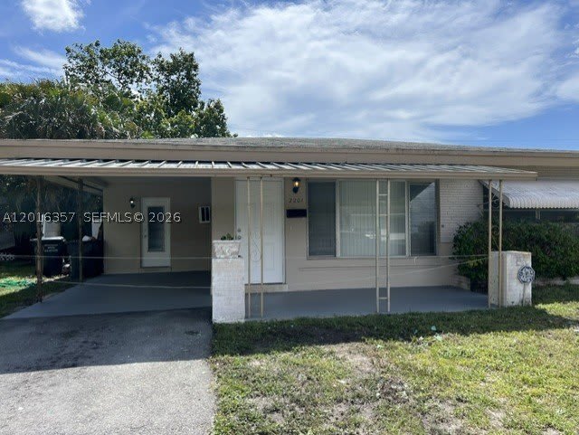 2201 N 57th Ave – photo 1