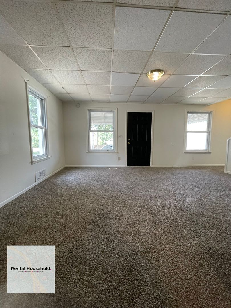 Charming 4 Bedroom Home-Centrally Located & Ready for Move-In! – photo 4