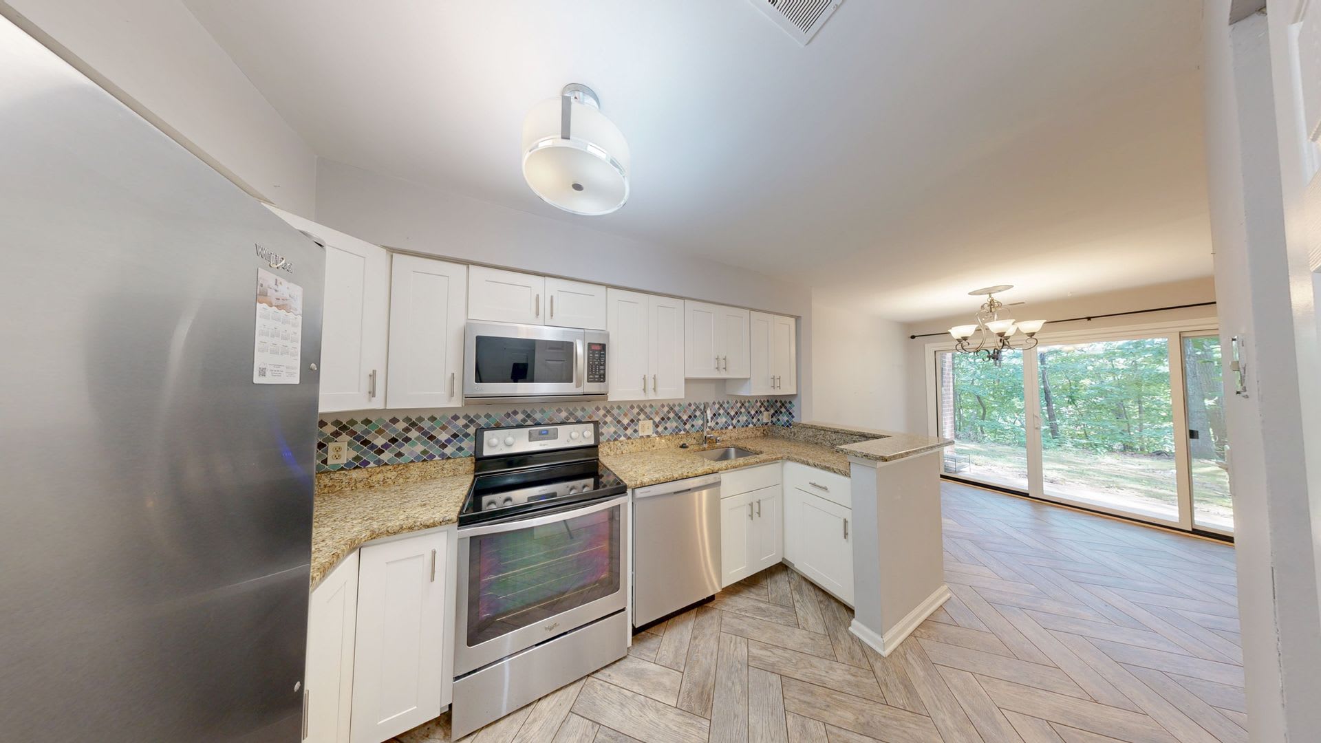 Spacious and Updated 1 bed + 1 BA Condo – photo 2