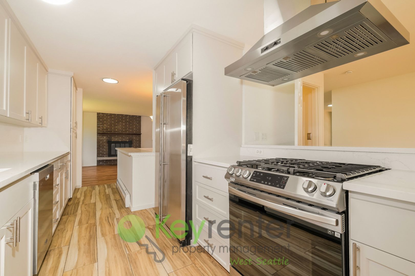 Rent Special 2 000 Credit Versatile 5 Bedroom Retreat With Office And Outdoor Living In Burien – photo 3