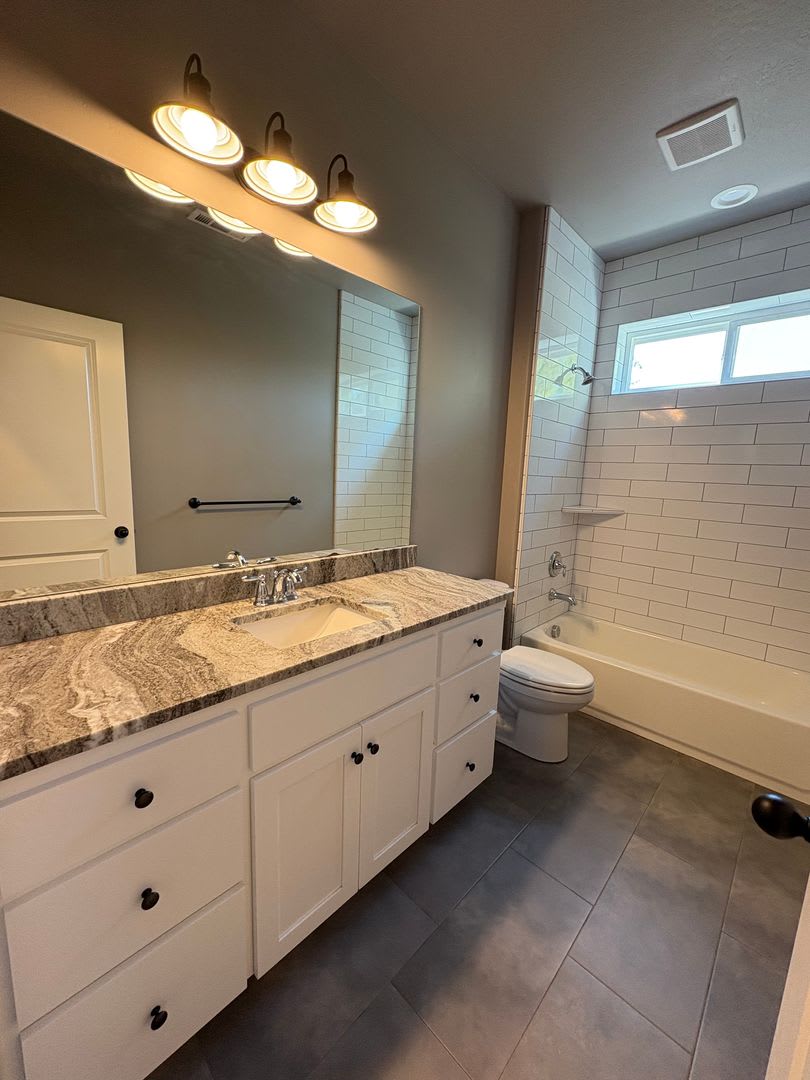 Beautiful 3 Bedroom 2 Bathroom Home in East Medford – photo 4