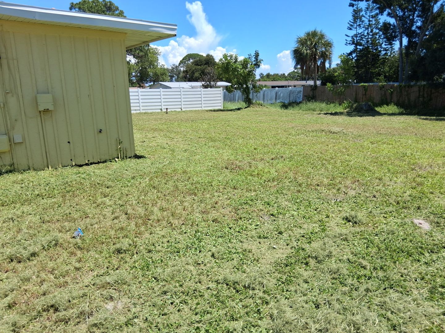 Welcome to 2154 Inner Cass, your ideal 2/1 home in Sarasota – photo 2