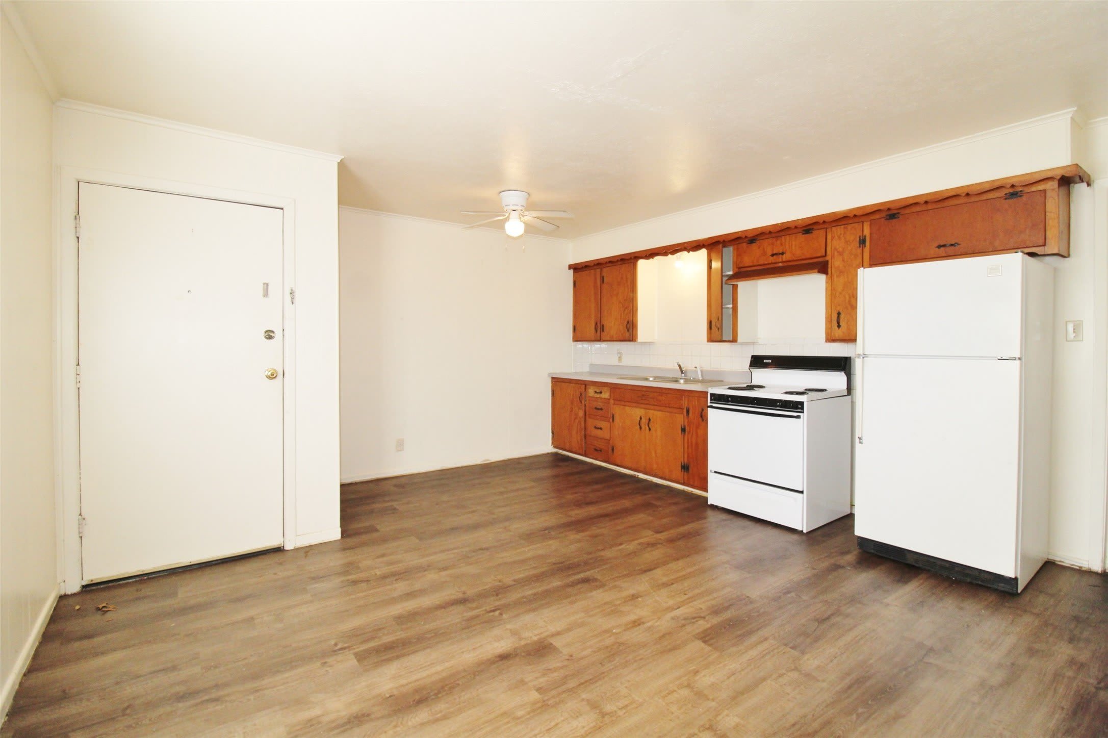 715 E 3rd Street – photo 3