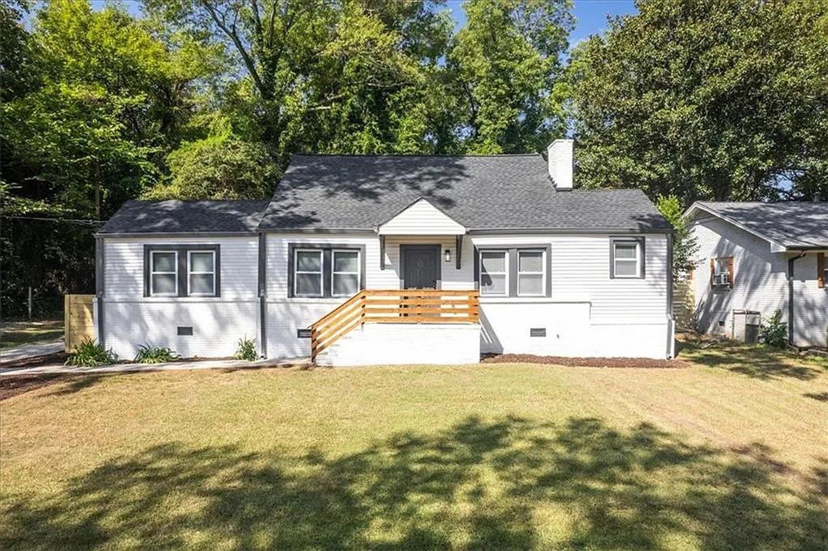 Room in 5 Bedroom Home at Linda Ln SE – photo 1