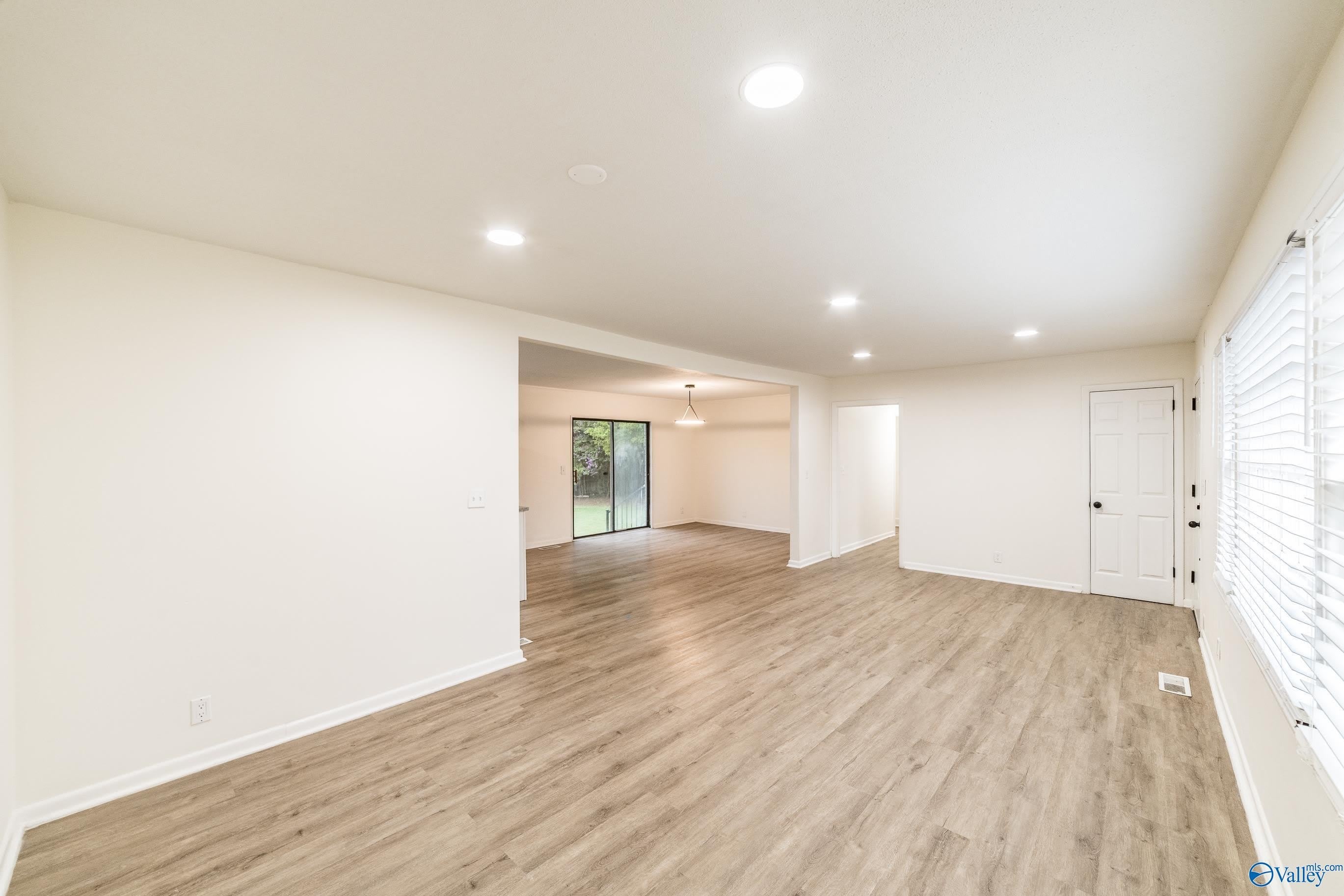 307 Meadowbrook Drive – photo 3