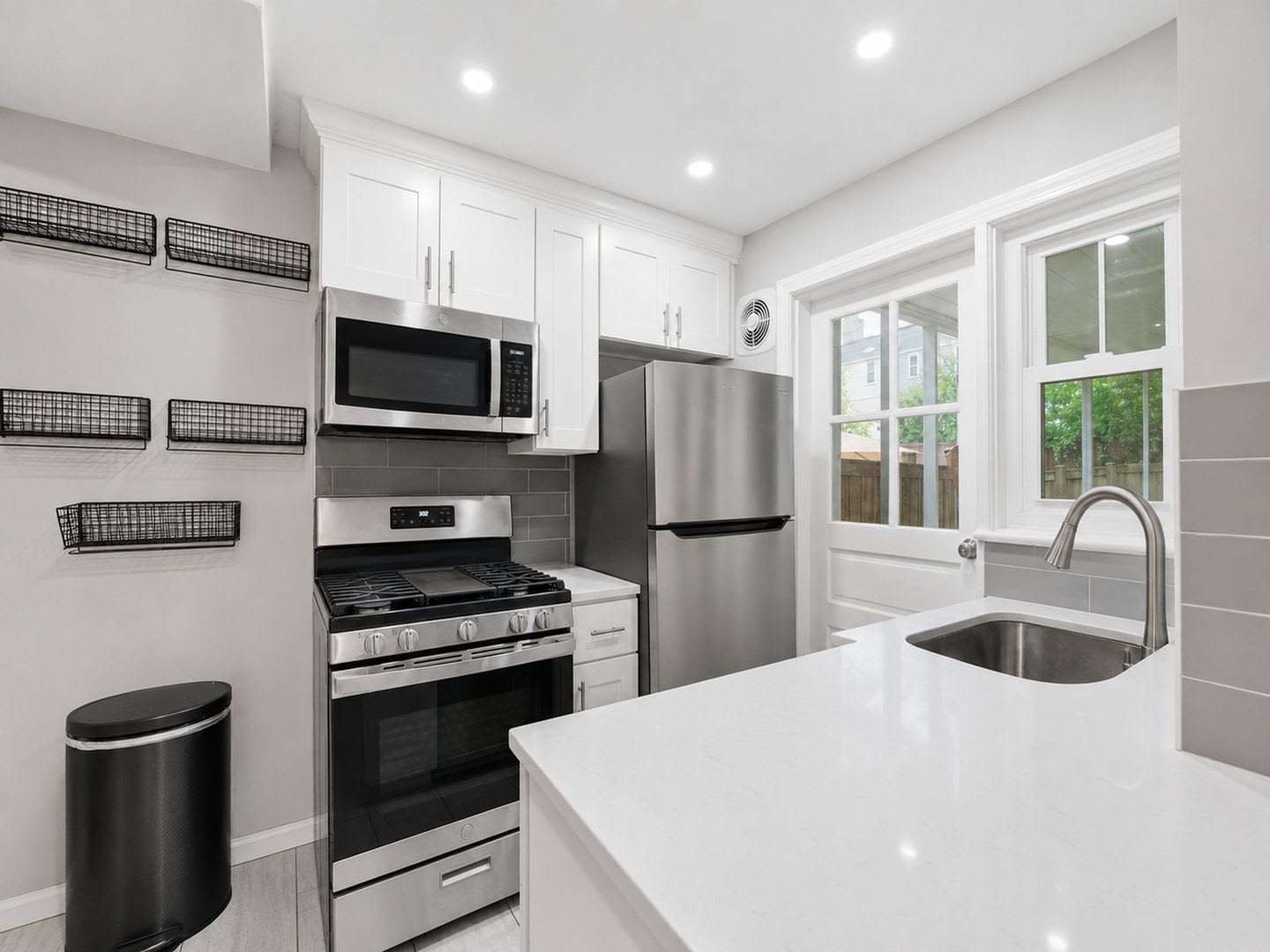 Welcome To 5935 Williamsburg Road A Beautifully Updated Three Level Duplex In The Highly Sought After Jefferson Manor Community Of Alexandria – photo 4