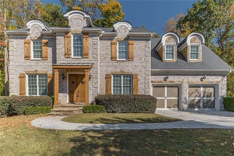 1106 DEVINE Circle NE – photo 1