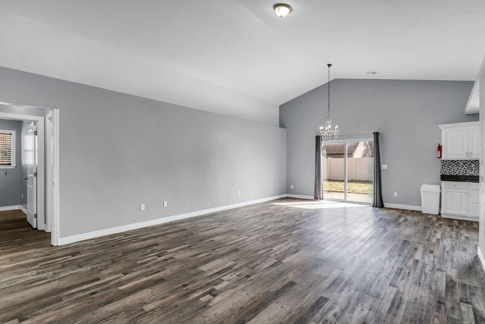 3 Bed Home with Open Layout & High Ceilings – photo 5