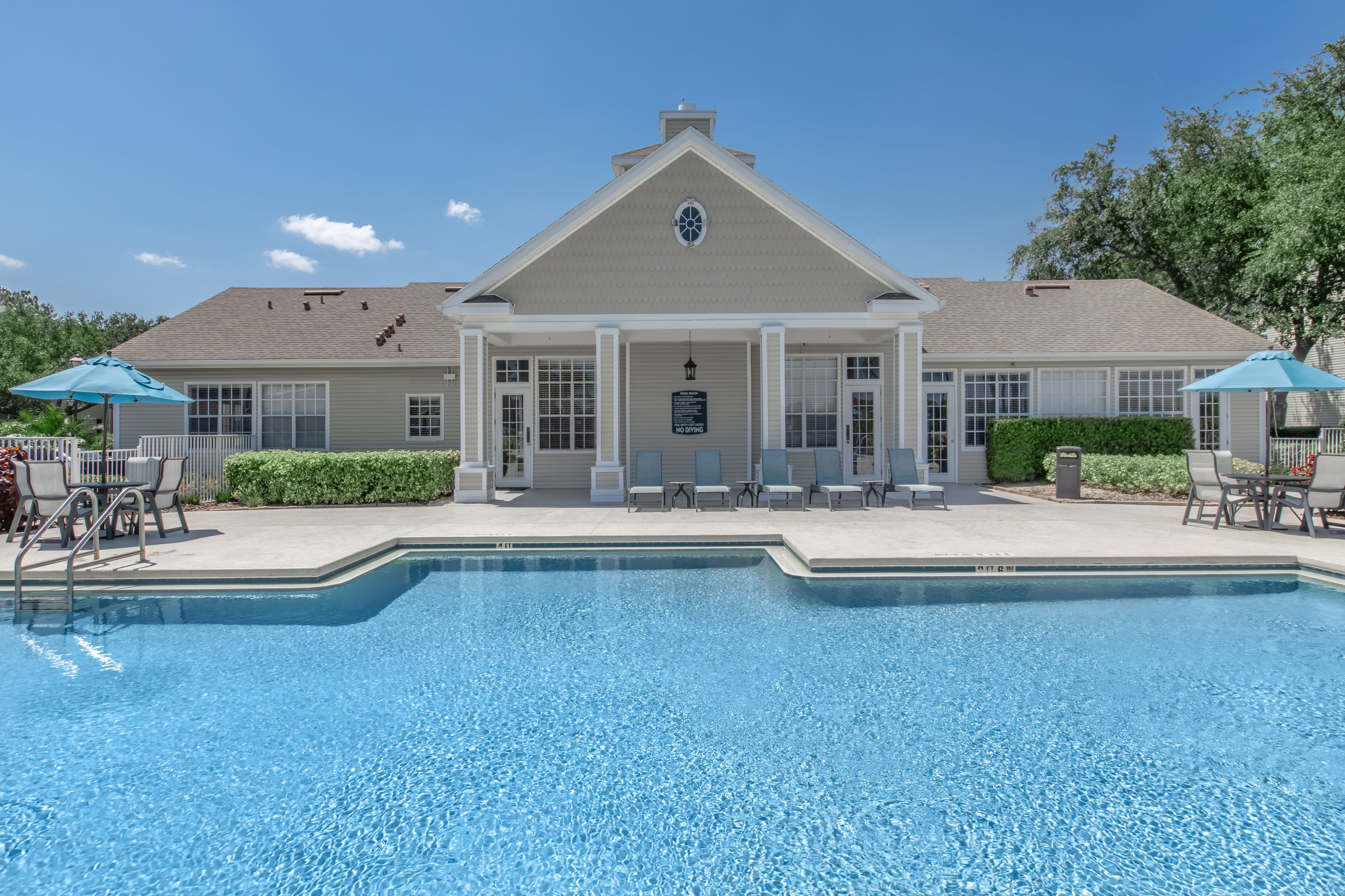 Lake House Apartments – photo 1