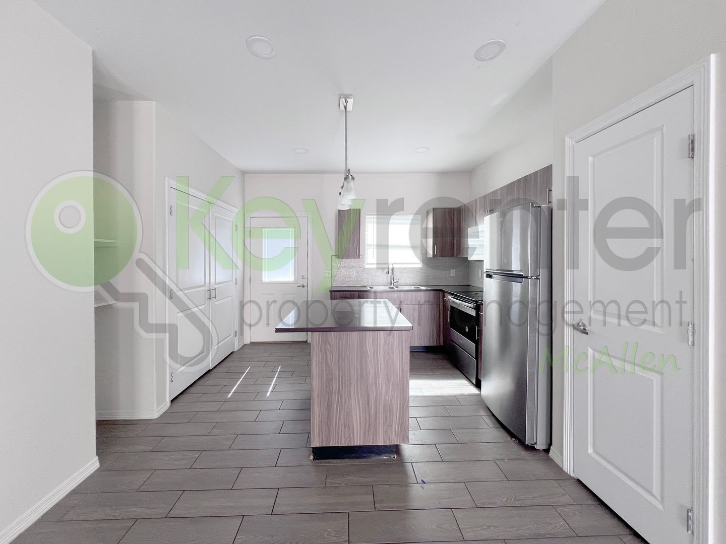 3B/2B Gated Community, UNBEATABLE PRICE – photo 5