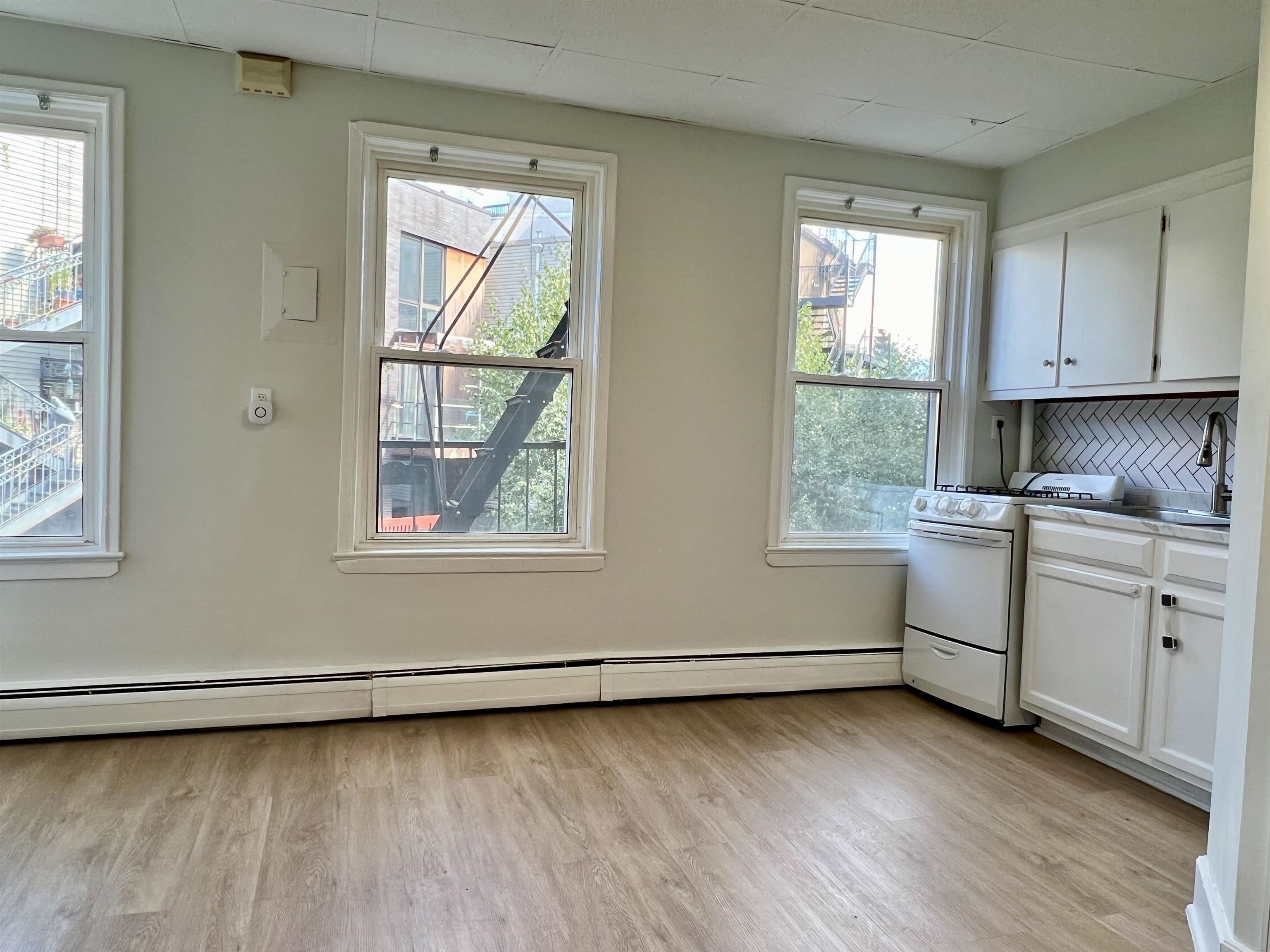 298 NEWARK AVE – photo 3
