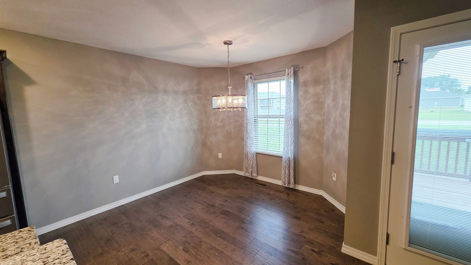 Beautifully Updated 3-Bedroom Home with 3-Car Garage & Workshop – photo 5