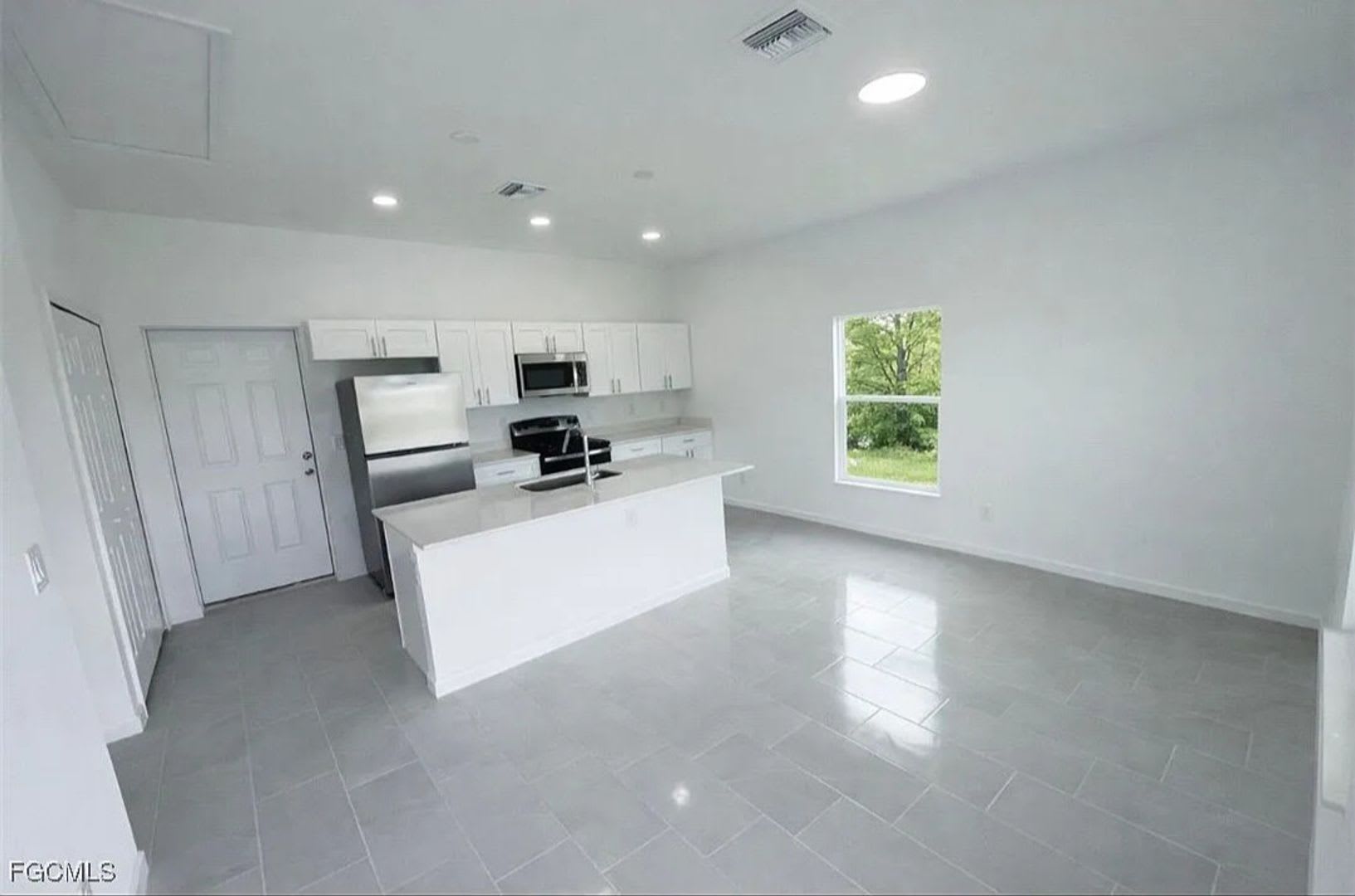 2025 NEW-ONE OF A KIND 1 BD-1BA HOME IN DESIRABLE LEHIGH ACRES LOCATION – photo 3