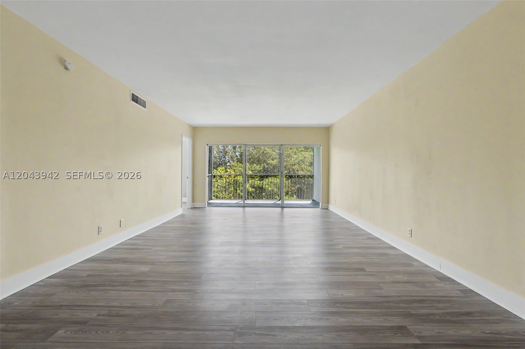 3250 N Palm Aire Dr – photo 2