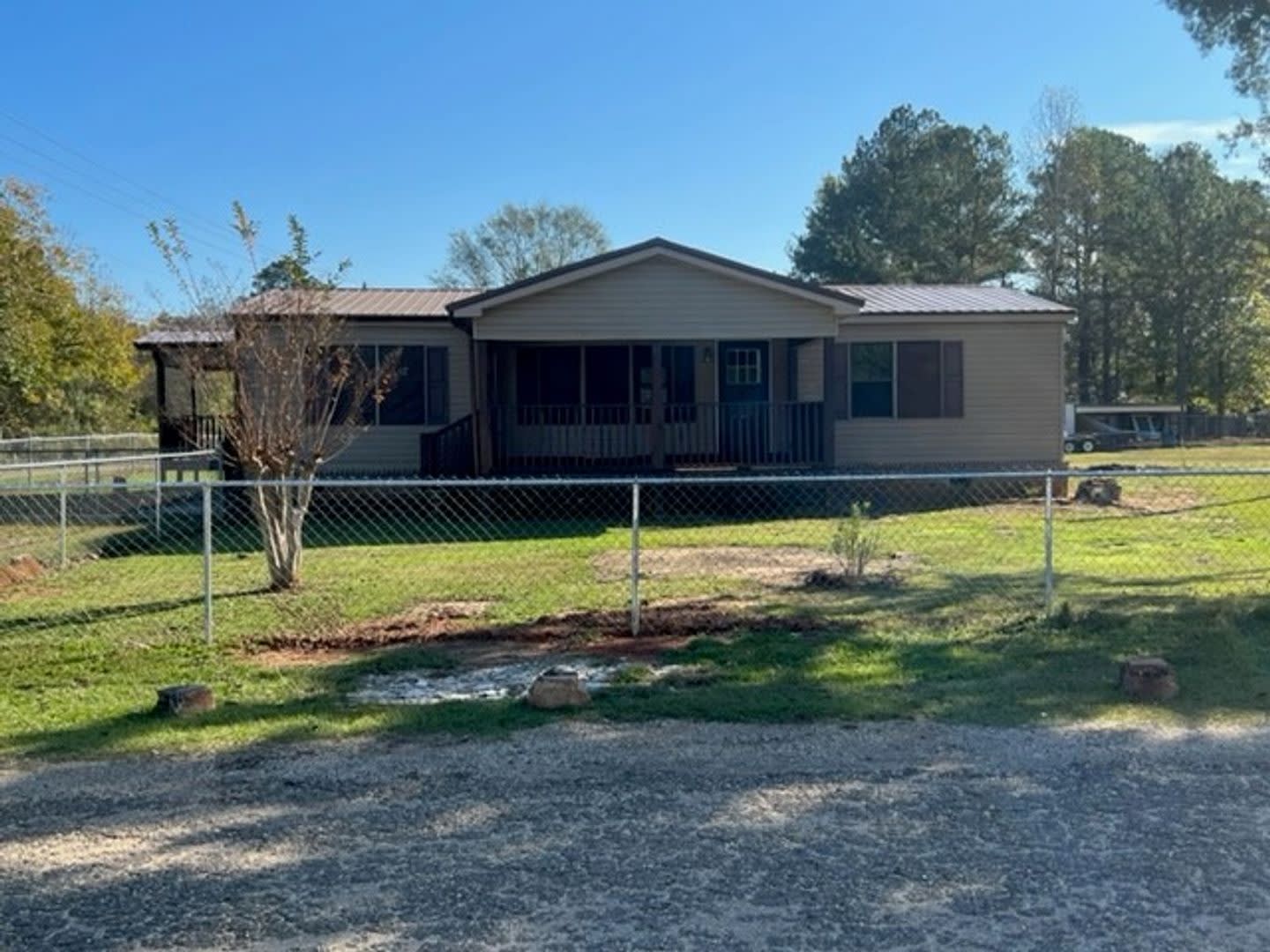 3 Bed 2 Bath Available Now! – photo 4