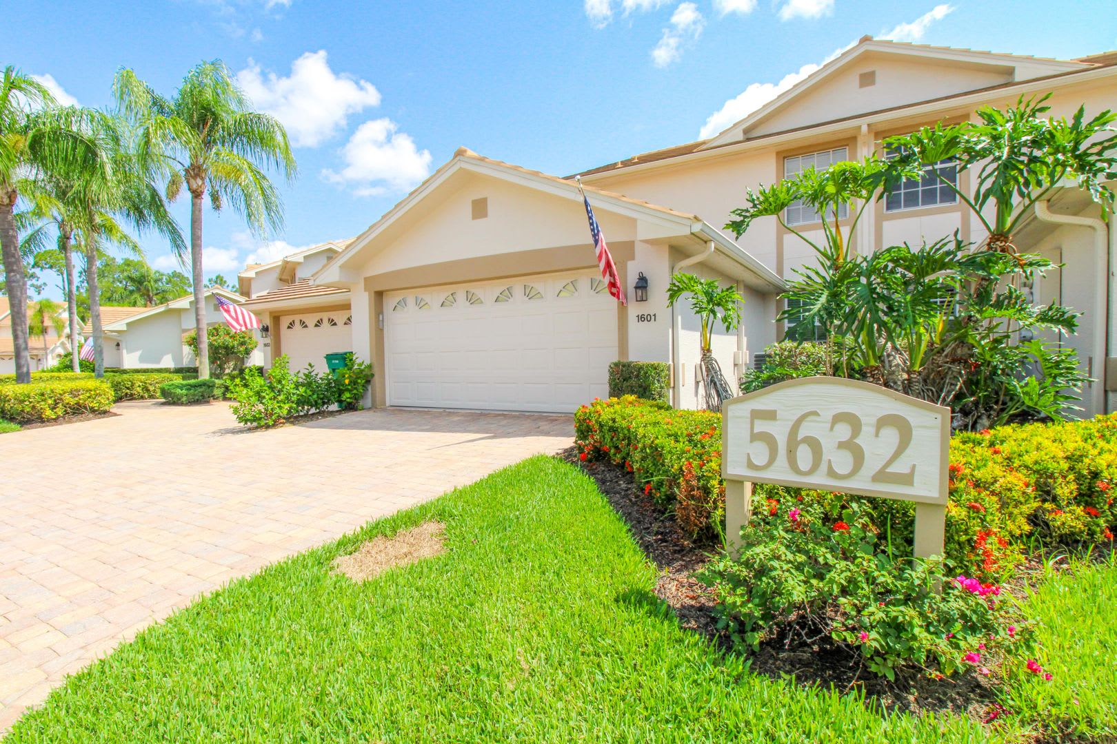 3 2 Golf Transfer To The Strand Unit Available Gated Beautiful Remodeled Unit Lake And Fountain View – photo 3