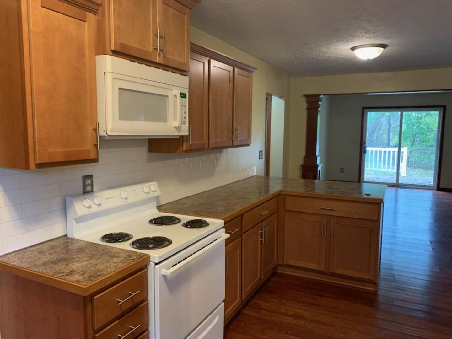 Private 4 Bedroom 2 1/2 Bath House – photo 2