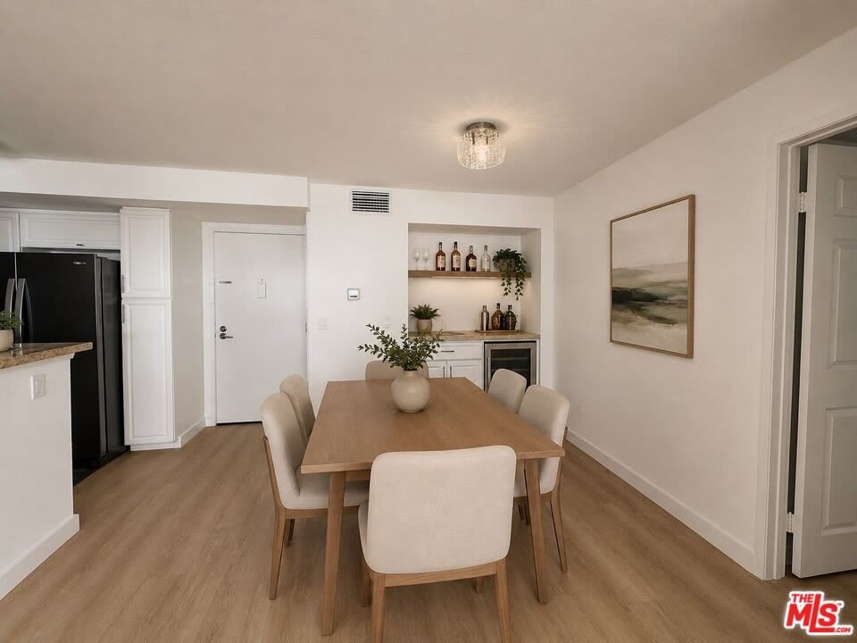 21400 Burbank Blvd – photo 4